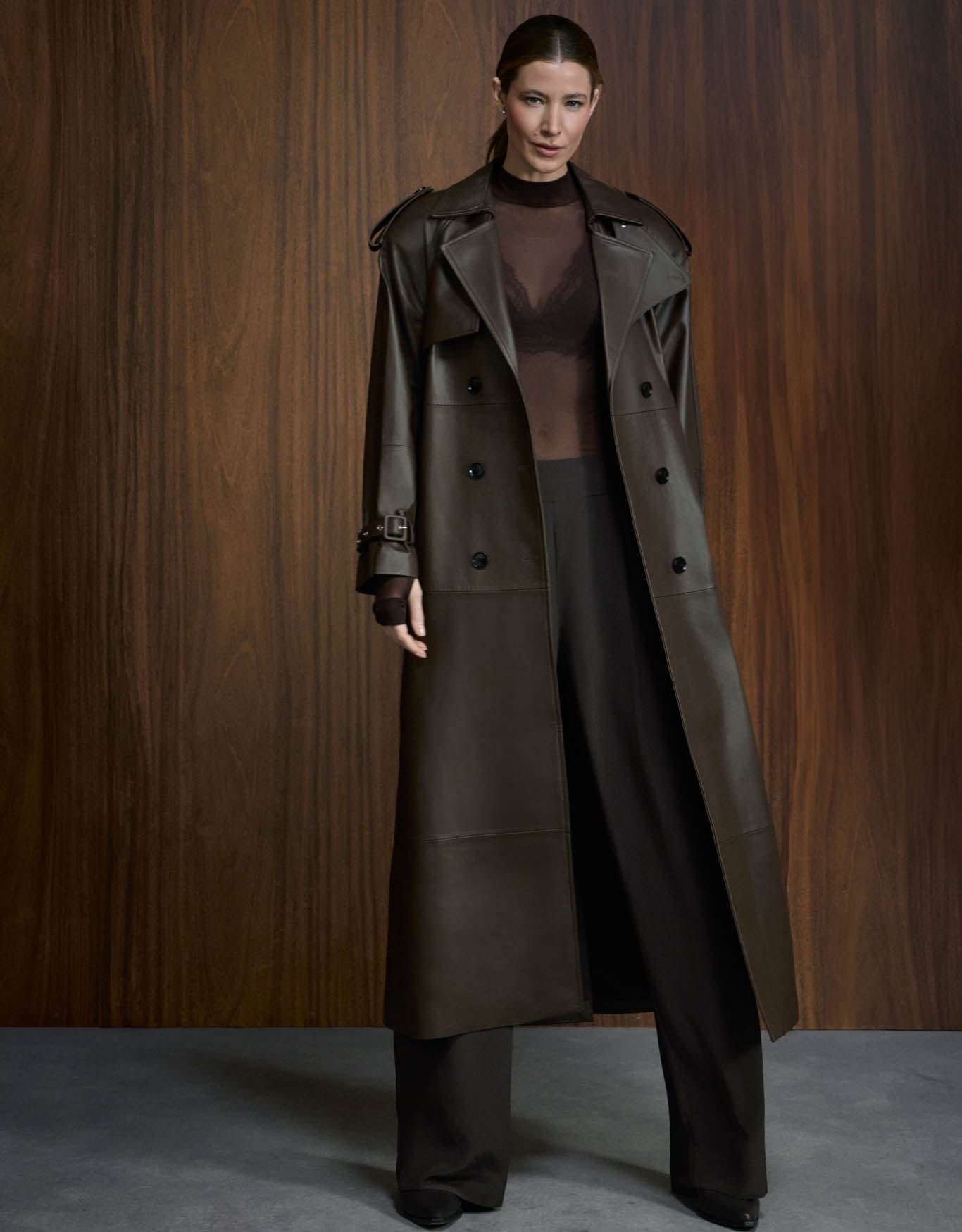 TRENCH COAT BIANCCA MADRE REINA COURO MADEIRA